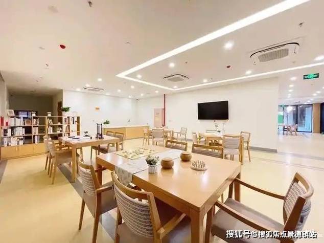 年黄浦区持续强化失能长者专业养护服务,提升社区级养护机构照护质量