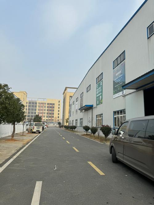 武汉本地源头工厂 ,配置2000平展厅 ,自有专业设计和生产,安装售后